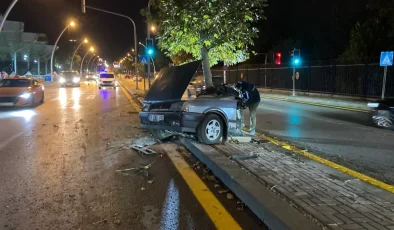 Çankaya’da Feci Kaza: İkiye Bölünen Otomobil Diğer Araçla Çarpıştı