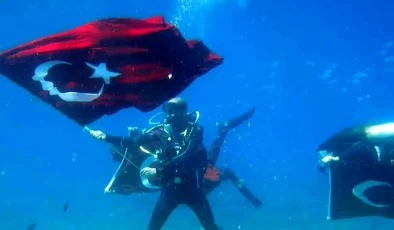 Dalgıçlar, Atatürk’ü Deniz Dibinde Andı